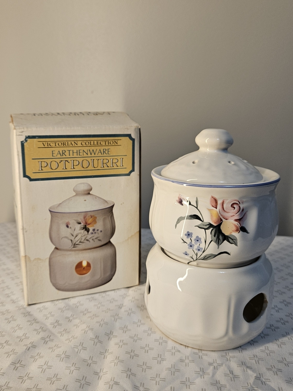 Vintage Victorian Collection Earthenware Potpourri